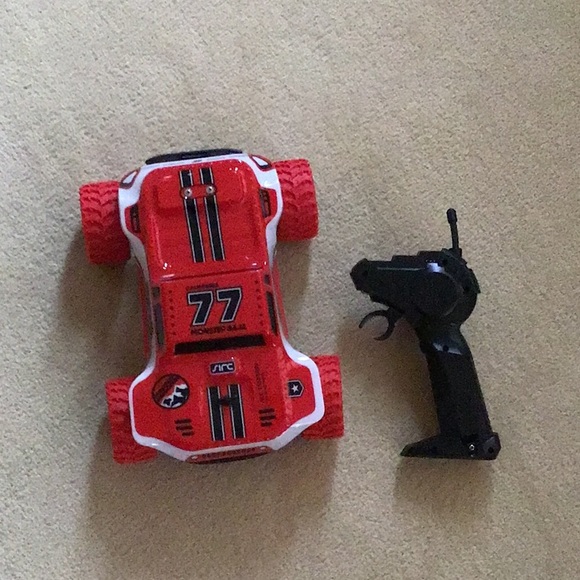 Remote control car - Picture 1 of 6